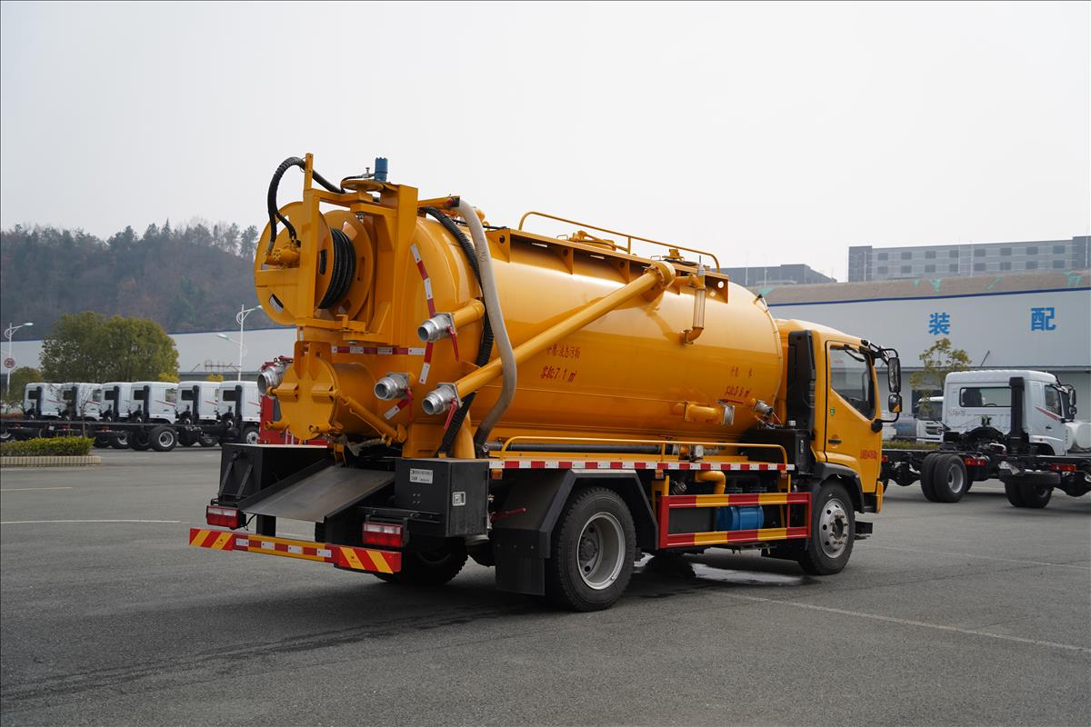 14T清洗吸污車