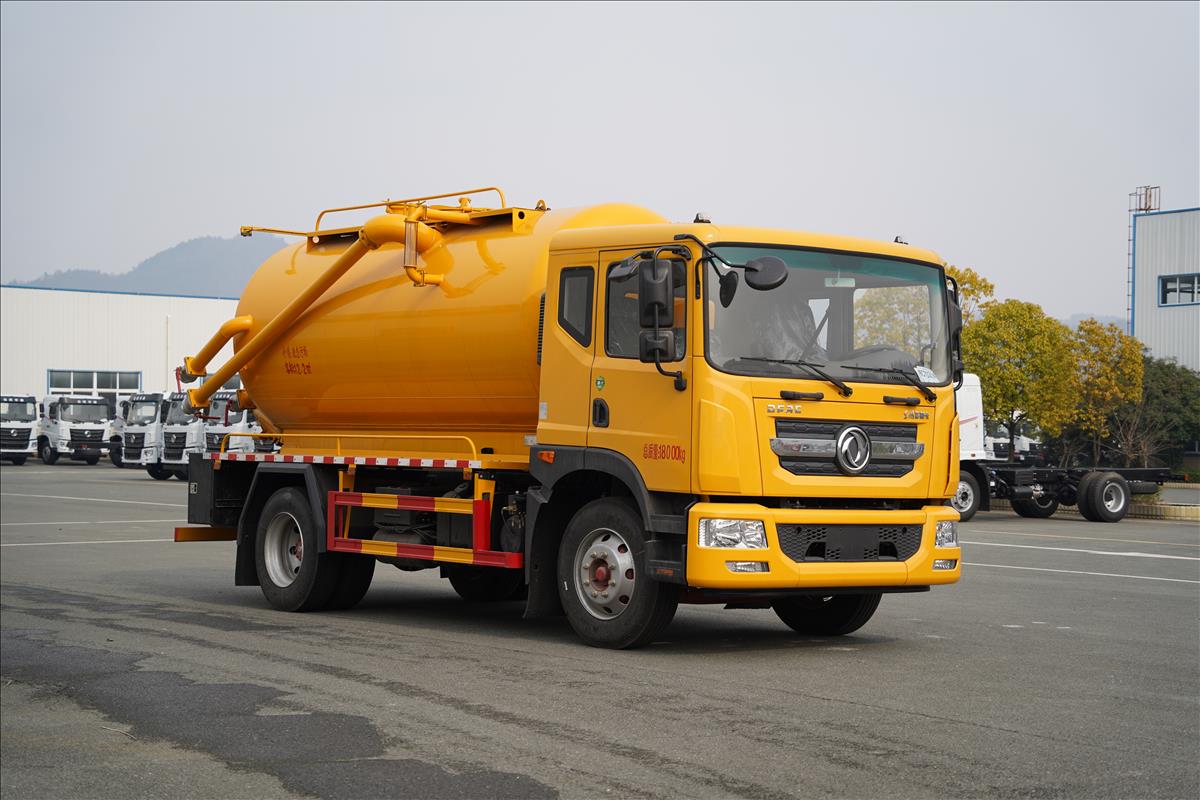 18T吸污車